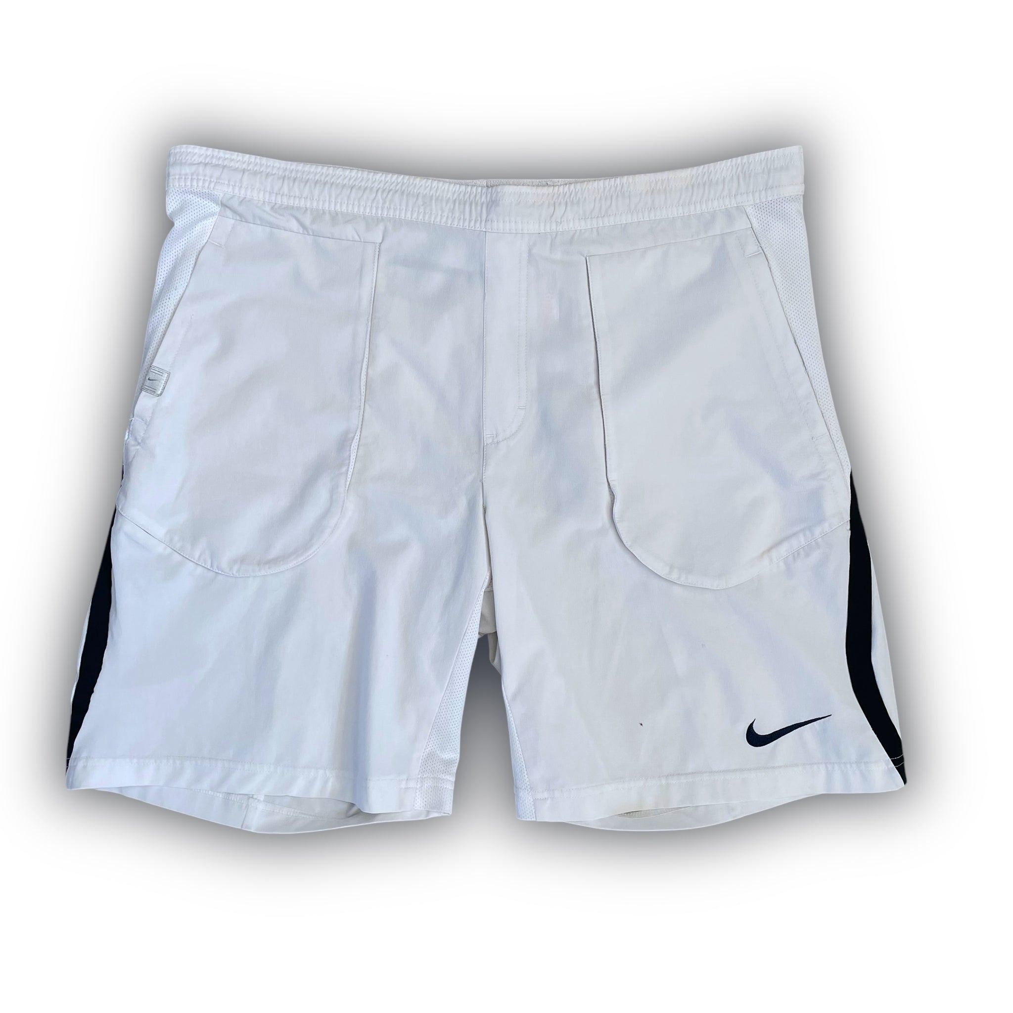 NIKE SHORTS (L)