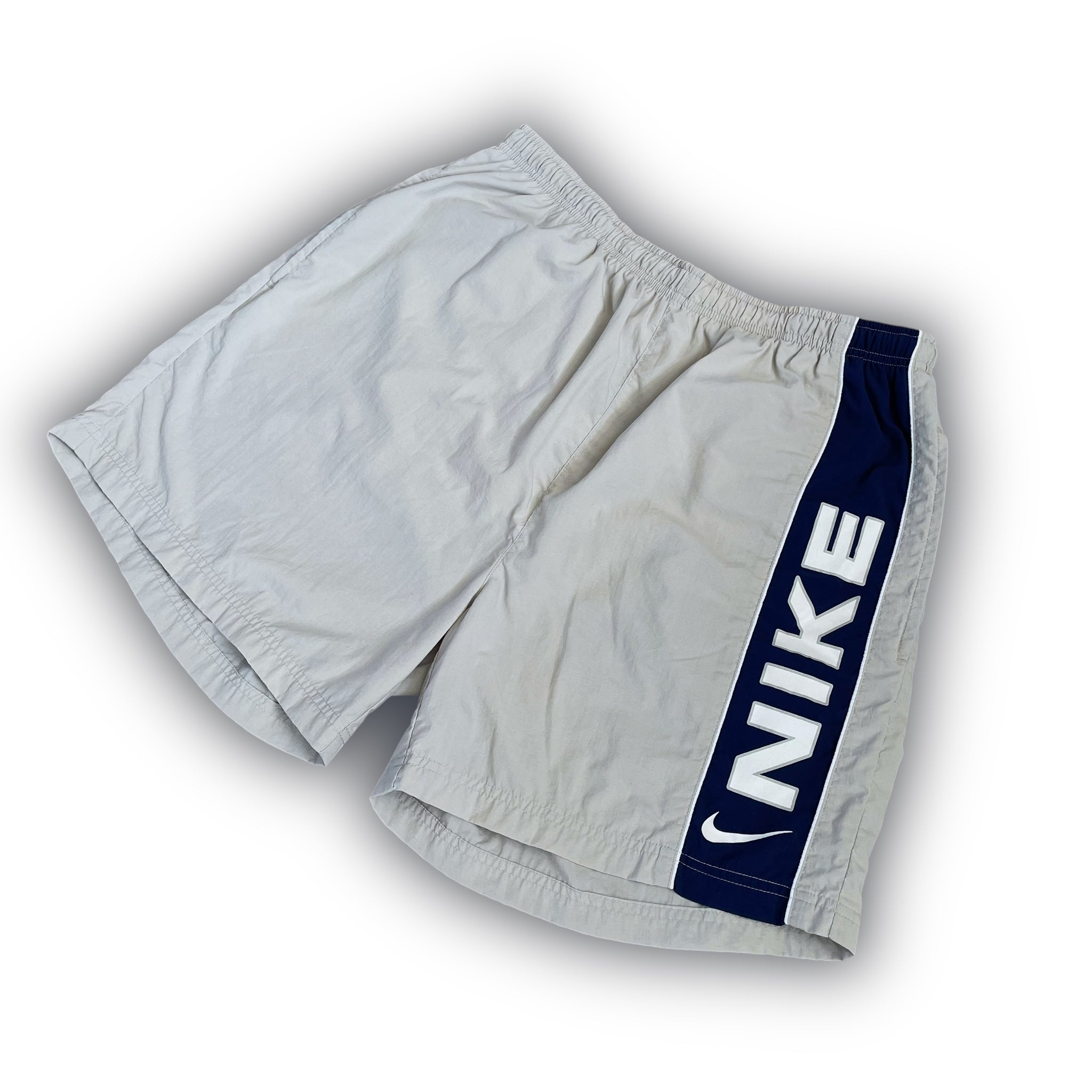 NIKE SHORTS (L)
