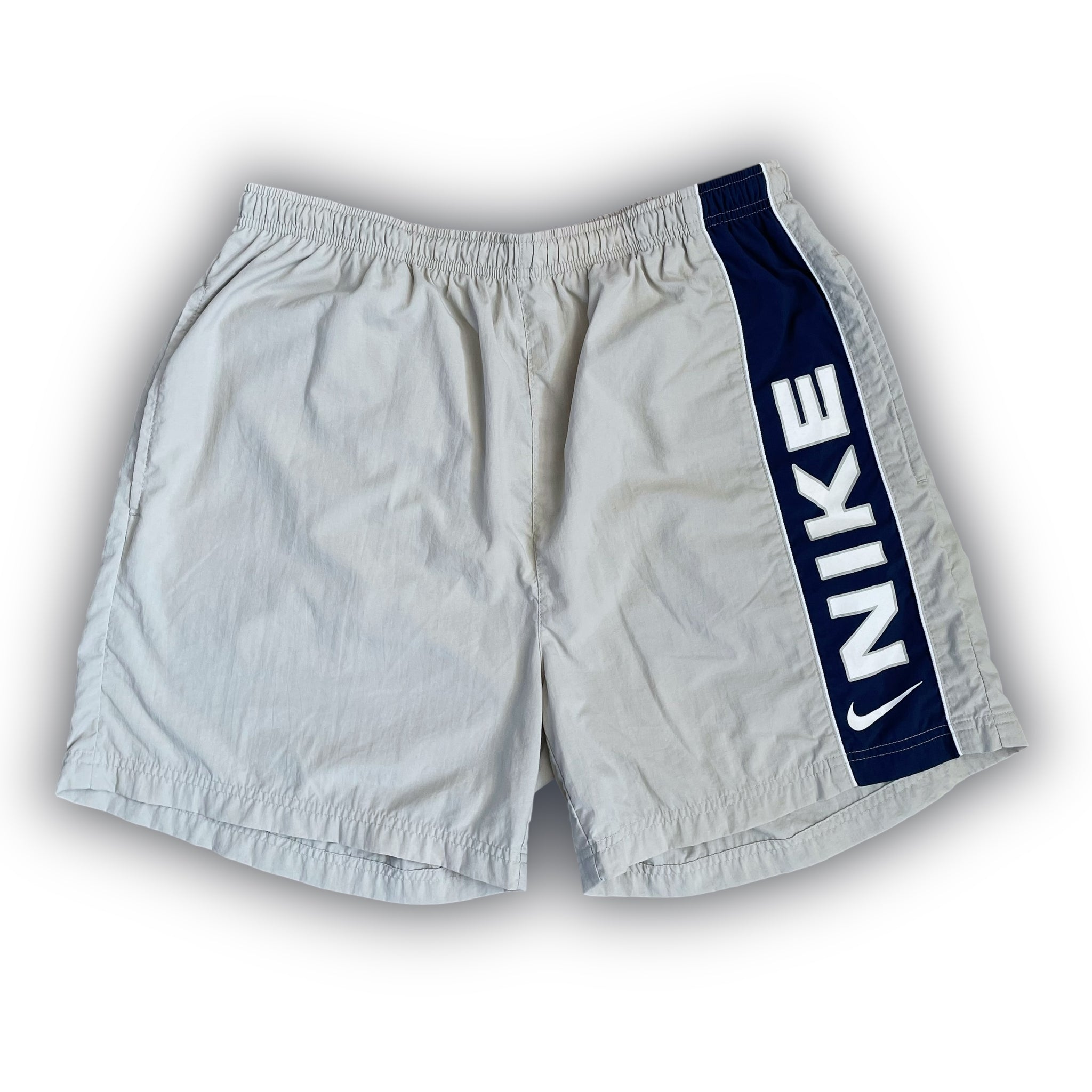 NIKE SHORTS (L)