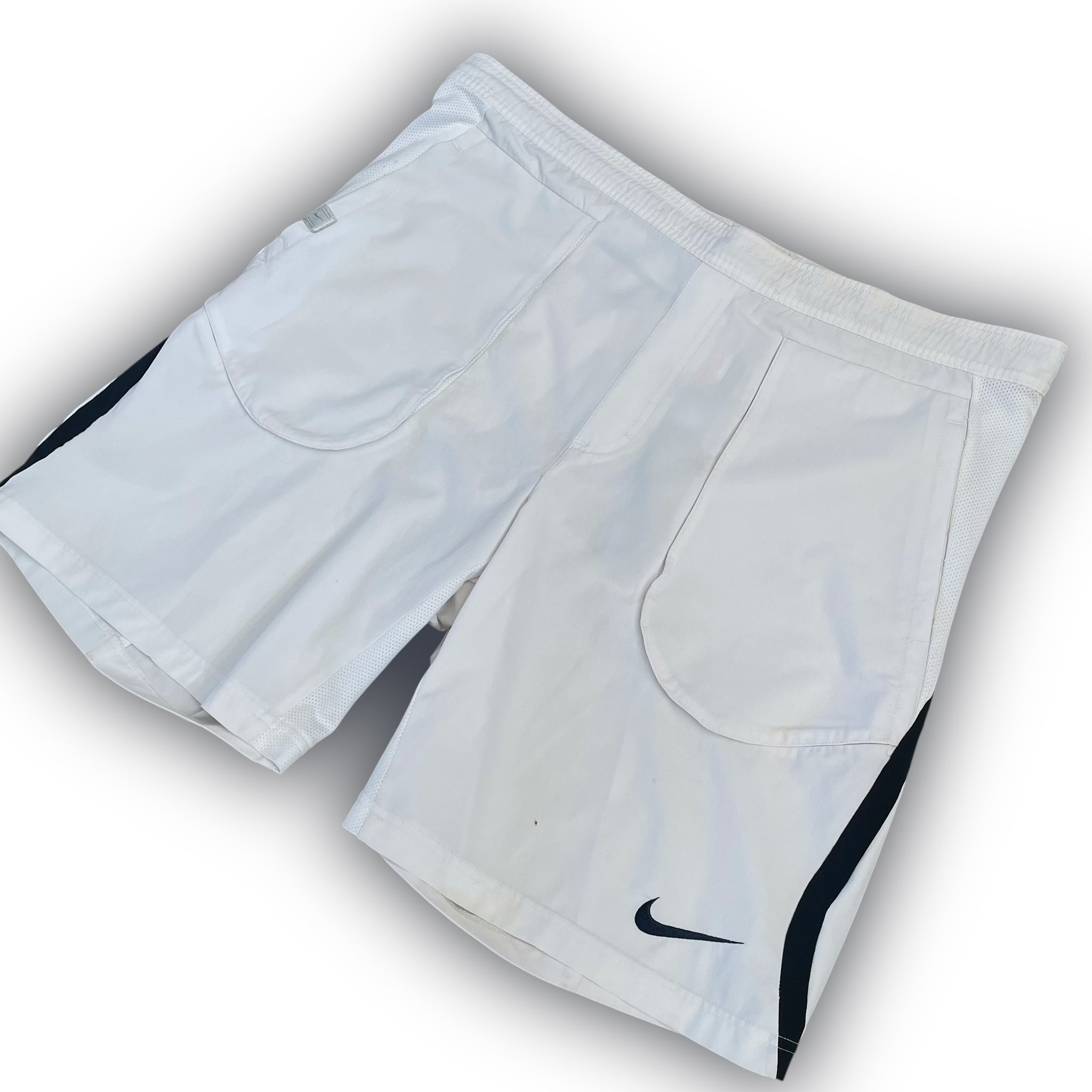 NIKE SHORTS (L)